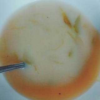 コンソメ豆乳スープ